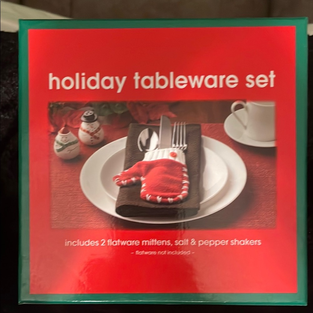 Holiday Tableware Set - Red and White